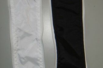 weißes und schwarzes Seitenwandzwischenstück