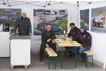 Geschützt bei Wind und Wetter unter einem 4,5x3m QUICKUPTENT