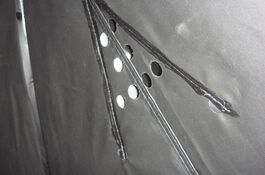 Die Innenansicht des QUICKUPTENT Rauchabzugs im Dach des Grillzeltes.