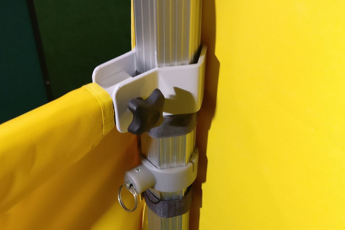 Rahmenfixierung mit großer Schraube der halbhohen Seitenwand dür die ALU-HEXAGON-Serie von QUICKUPTENT