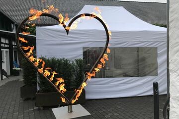 6m Seitenwand mit Fenster in einem 6x4m Faltzelt der QUICKUPTENT ALU-HEXAGON-Serie