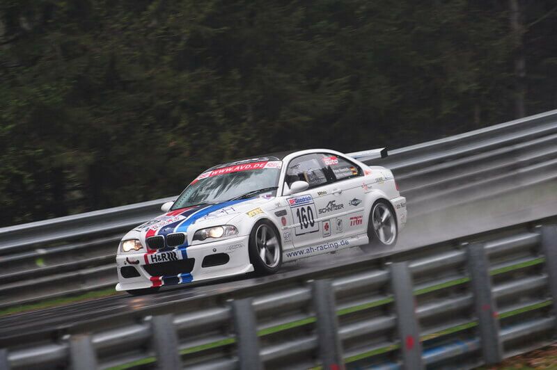 BMW M3 bei Regen