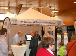 3x3m Faltpavillon als Messestand mit Volantbranding