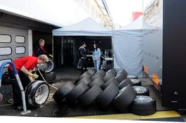 Faltzelte von QUICKUPTENT in der Boxengasse der DTM