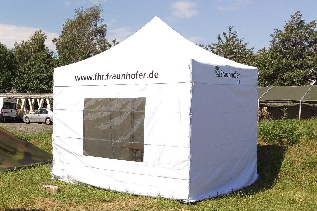 3x3m ALU-HEXAGON-Faltzelt mit Fensterwand & unterschiedlichen Volantbrandings in Lacktechnik