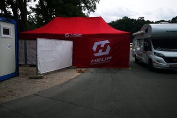 8x4m QUICKUPTENT Racetent / Rennzelt / Boxengarage / Werkstatt- / Schrauberzelt mit bedruckten Volants und Seitenwänden