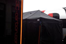 QUICKUPTENT Rennzelte / Racetents in der Boxengasse