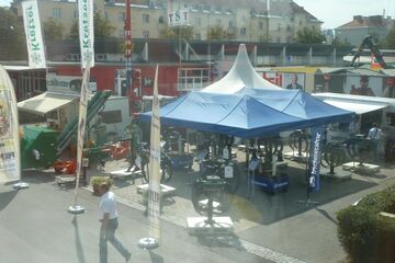 zwei 6x3m Faltpavillons als Messestand