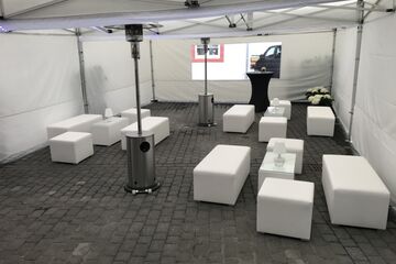 72m² Zeltlandschaft aus drei 6x4m QUICKUPTENT ALU-HEXAGON-Faltzelten ohne einen störenden Pfosten