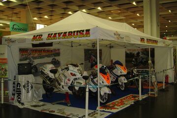 Messestand mit Werbung auf dem Volant