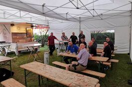 Zeltlandschaft aus zwei 6x4m und einem 4x4m QUICKUPTENT