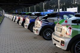 mehrere V2A-QUICKUPTENT-Racetents / Rennzelte als Boxengassen-Garagen