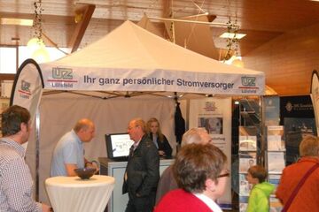 3x3m Faltpavillon als Messestand mit Volantbranding