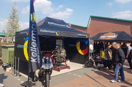 4,5x3m Promotion-Zelt mit Volant-, Seitenwand- & Dachschrägenbranding im 4c-Digitaldruck von QUICKUPTENT