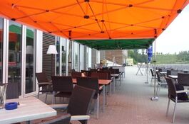 Zeltlandschaft aus zwei 6x3m QUICKUPTENT V2A-Eventzelten