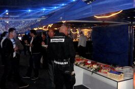 reichhaltiges Buffet unter Cateringzelte von QUICKUPTENT auf Schalke