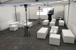 72m² Zeltlandschaft aus drei 6x4m QUICKUPTENT ALU-HEXAGON-Faltzelten ohne einen störenden Pfosten